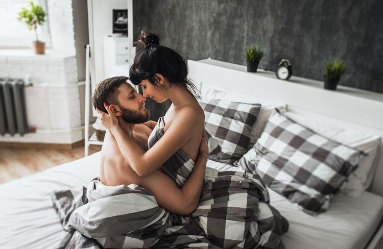 Connaissez-vous le baiser de Singapour pour décupler le plaisir sexuel ?