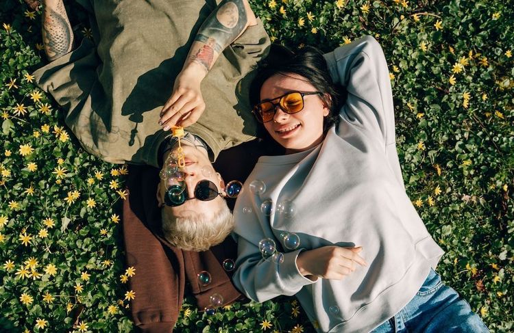 Rencontres amoureuses : où les couples se forment-ils dans la vraie vie ?