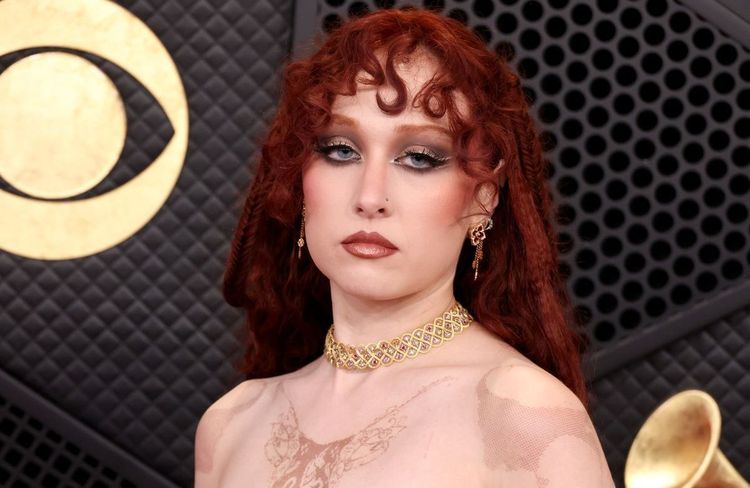 Chappell Roan aux Grammys : le secret (moins douloureux qu’il n’y paraît) derrière son look « seins nus »