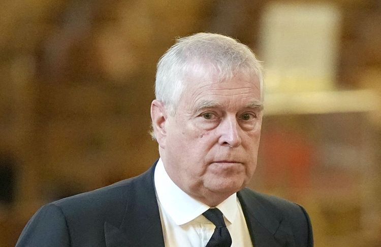 Prince Andrew : accablé par l'affaire Jeffrey Epstein, il abandonne son titre royal