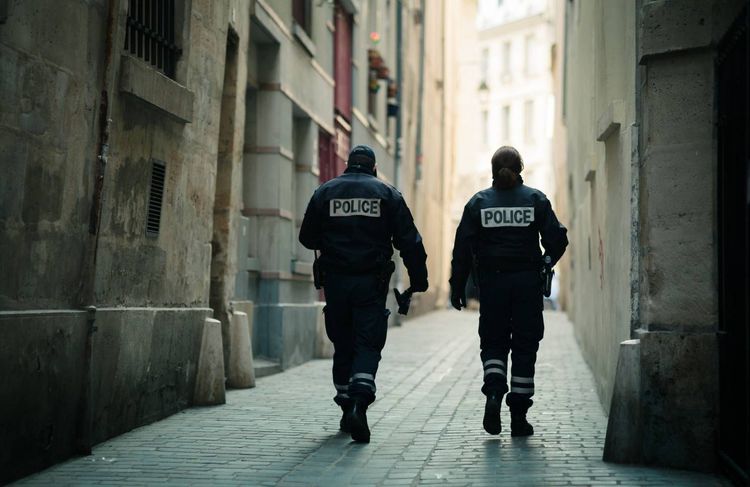 Hausse des contrôles, refus de plainte… La relation police-population continue de se dégrader, selon un rapport de la Défenseure des droits