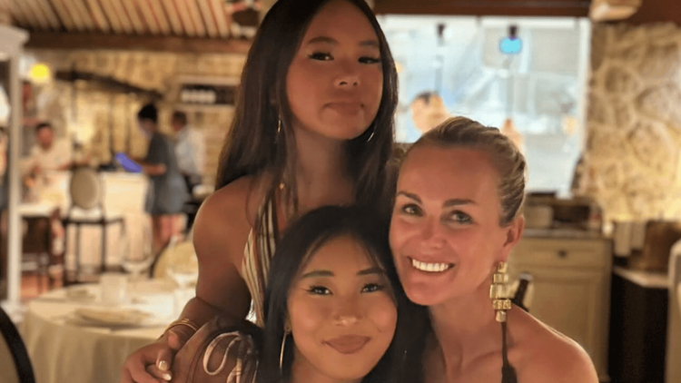 Jade Hallyday étudiante dans une école d'art : elle partage les premières images de ses créations de prêt-à-porter !