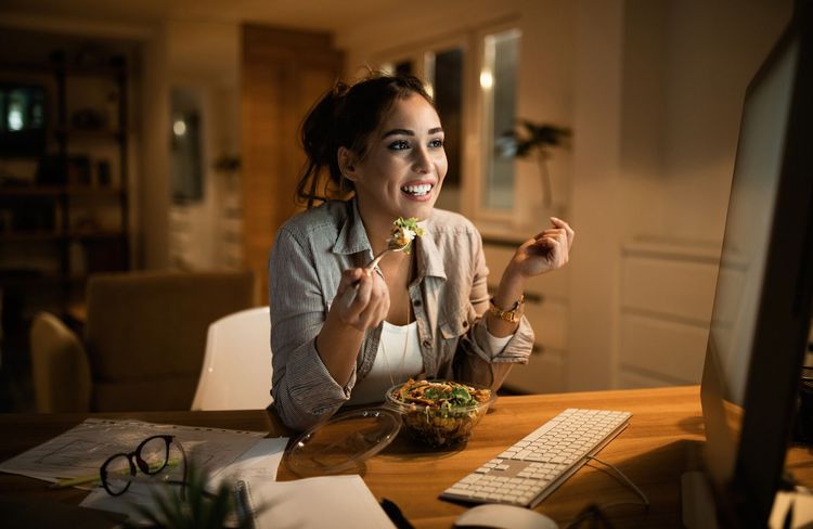 Horloge interne : l’habitude alimentaire qui sabote la qualité de notre sommeil