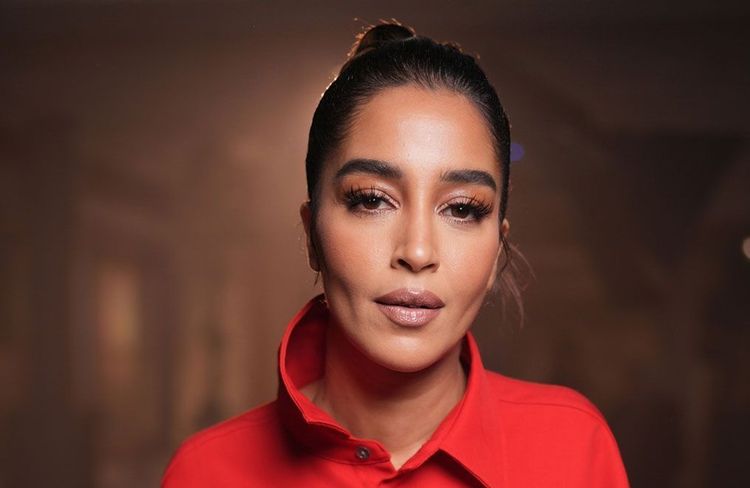 Au défilé AMI, Leïla Bekhti porte la couleur de la saison