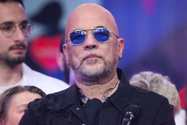 “Ça été dur…” : Pascal Obispo fait des révélations chocs sur Johnny Hallyday “gouroutisé” par son entourage
