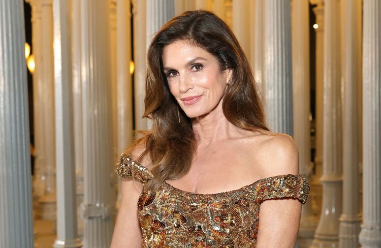À 60 ans, Cindy Crawford dévoile sa routine matinale pour rester en pleine forme