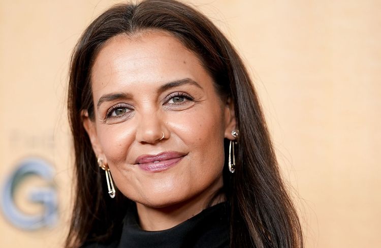 À New York, Katie Holmes dévoile une chevelure XXL
