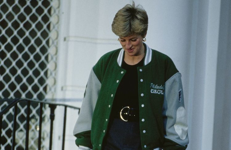 Qu’est-ce que le « formal street wear », cette esthétique chic et décontractée popularisée par Lady Diana ?