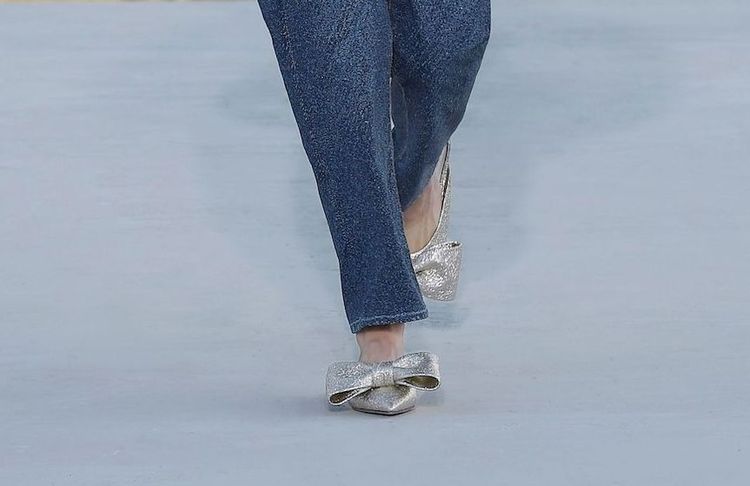 Oubliez les talons à bouts pointus et les slingbacks, voici les chaussures de fête que l’on portera toutes en décembre