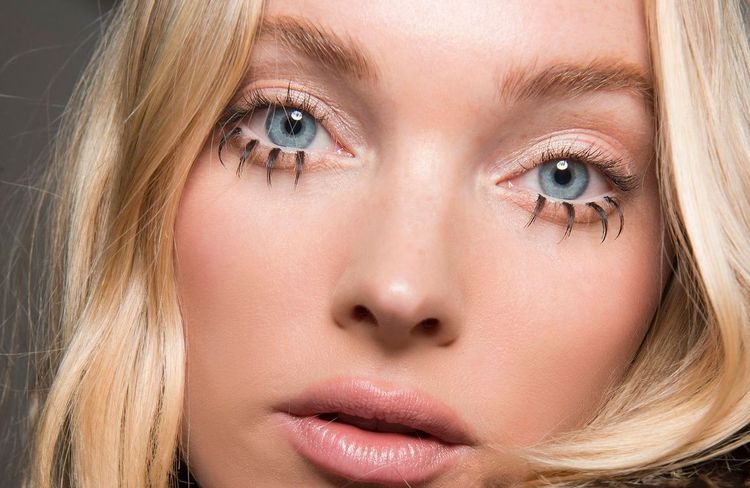 TikTok ne jure que par la vaseline pour avoir des cils plus longs : bonne ou mauvaise idée ?