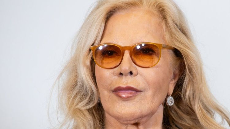 Sylvie Vartan grièvement défigurée après une scène d'horreur : "Je suis passée à travers le pare-brise..."