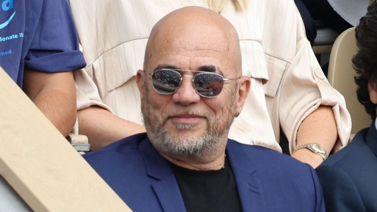 "Rayé de la carte" : Pascal Obispo (60 ans) brutalement honnête sur Laeticia Hallyday