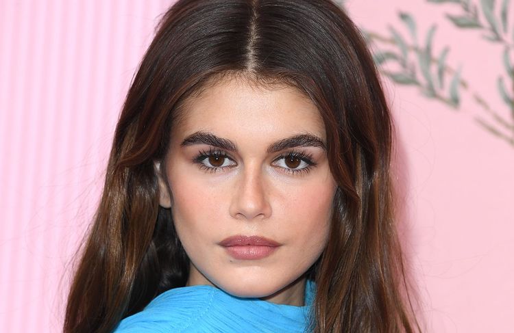 Ultra sexy, Kaia Gerber succombe à cette coupe de cheveux à l’allure rock