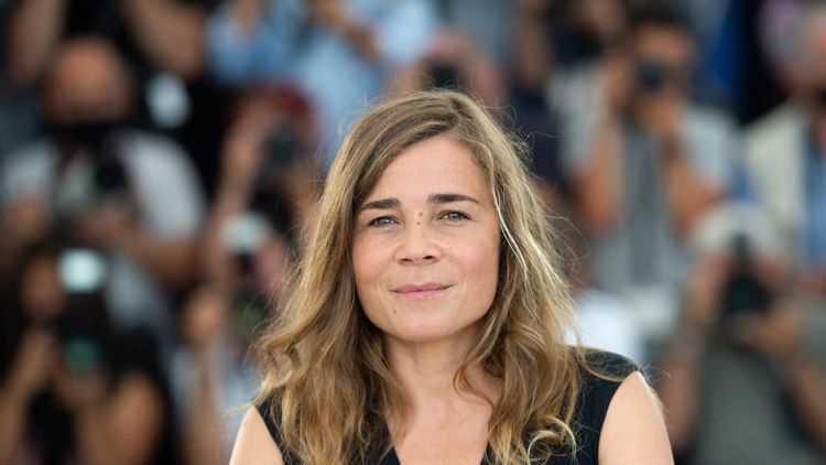 Humoriste blacklistée, Blanche Gardin (48 ans) a voulu mettre fin à ses jours : "Fumeuse de shit, dark et fofolle"