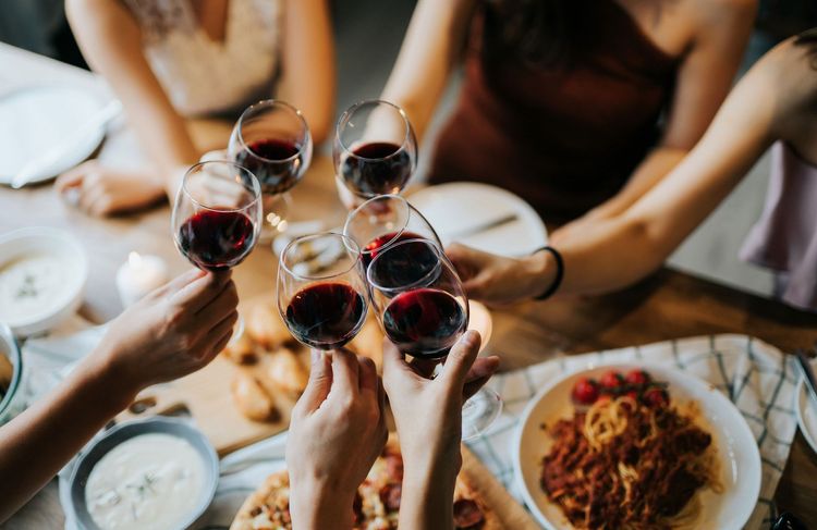 Fêtes sans alcool : pourquoi choisir du vin désalcoolisé ?