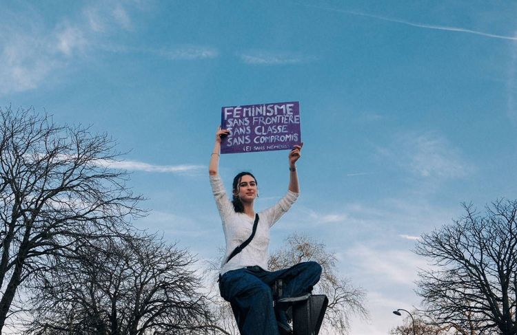 Qu’est-ce que le fémonationalisme, qui instrumentalise les luttes féministes ?