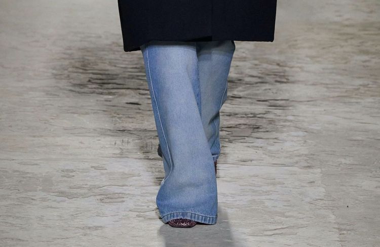 Jean baggy/bootcut : la fusion de deux hits que l’on verra partout cette année