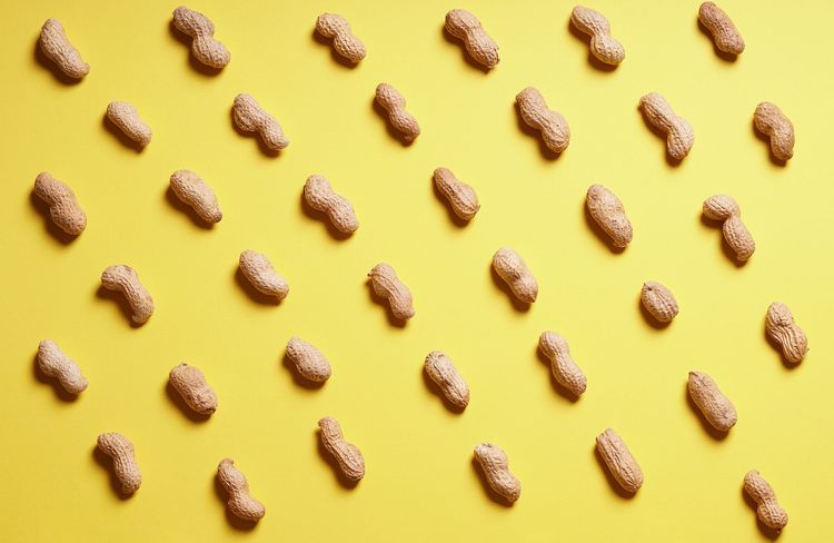 Pourquoi vous ne devriez plus jeter les coques de cacahuètes