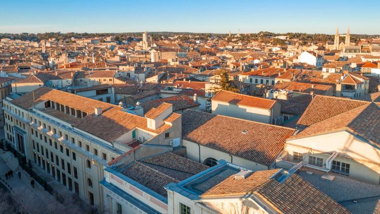Immobilier à Nîmes : stabilité des loyers et légère hausse des prix d'achat en mars 2026