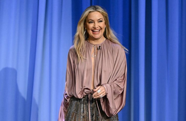 Kate Hudson signe son retour avec une allure bohème-chic