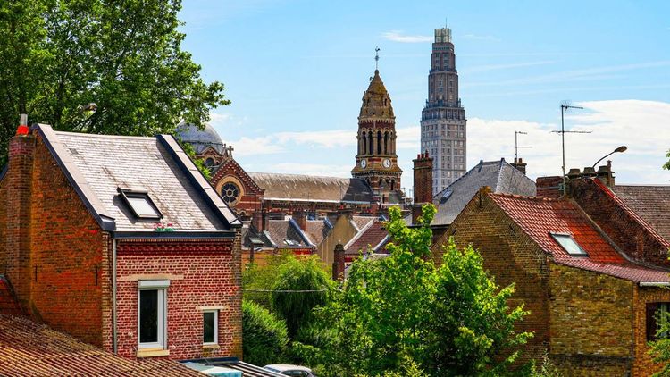 Marché immobilier à Amiens : stabilité des prix en octobre 2025