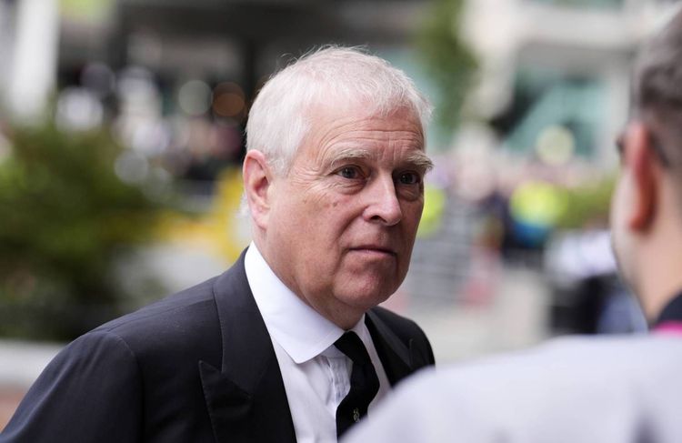 Affaire Epstein : l’ex-prince Andrew relâché après neuf heures de garde à vue, ce que l’on sait de son arrestation