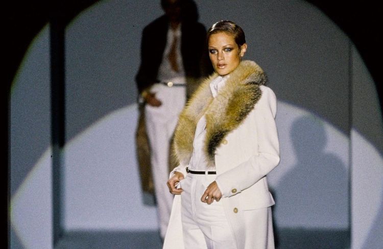 Glamour, sensualité, tailoring : pourquoi l’héritage Tom Ford obsède la mode en 2026 ?