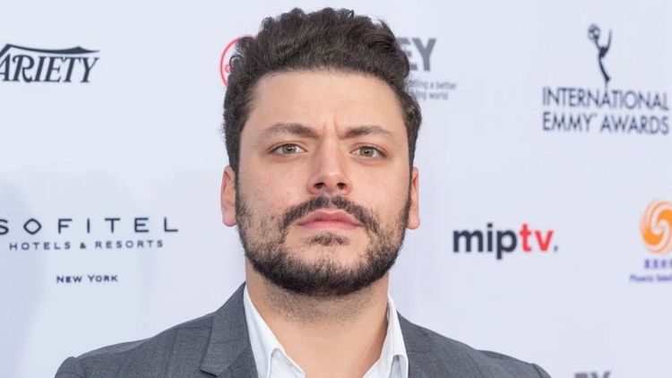Kev Adams : "Ma mère est fan de Patrick Bruel depuis toute petite", son énorme boulette sur le plateau de Vivement dimanche prochain