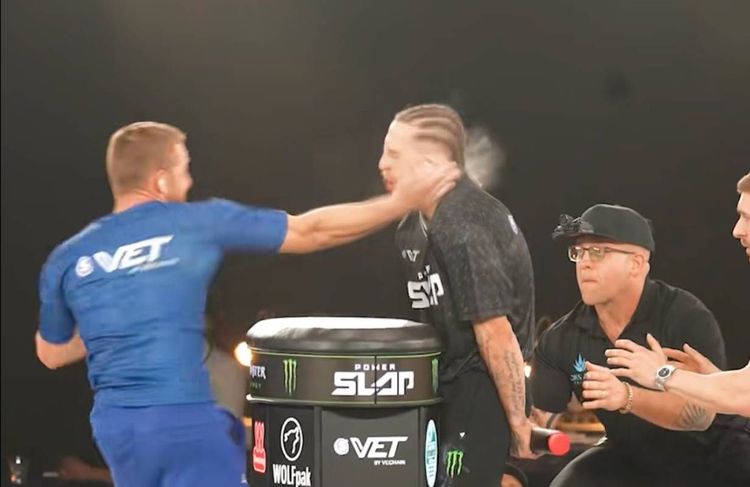 Se gifler jusqu’à s’effondrer : le Power Slap, ce spectacle de virilité qui dérange