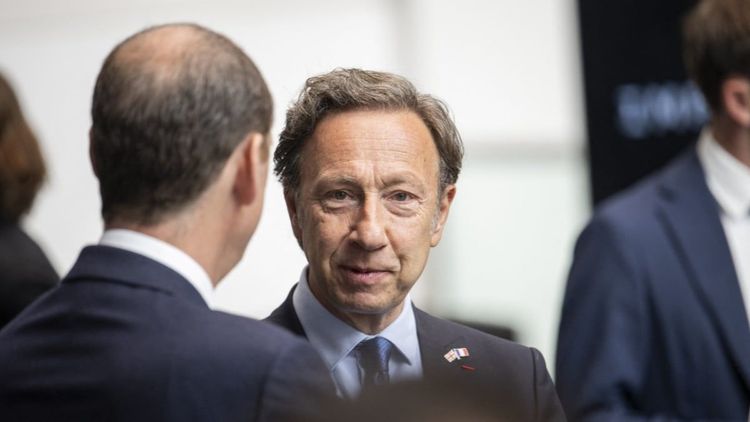 Stéphane Bern, indigné, patriote assumé, a honte de la France  : "Nous sommes la risée du monde"
