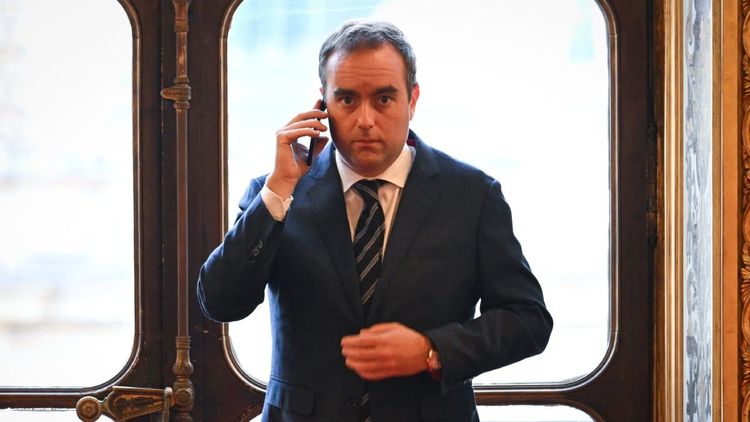 "C’est fini, je ne peux pas rester…" : l'échange privé de Sébastien Lecornu la nuit de sa démission surprise révélé