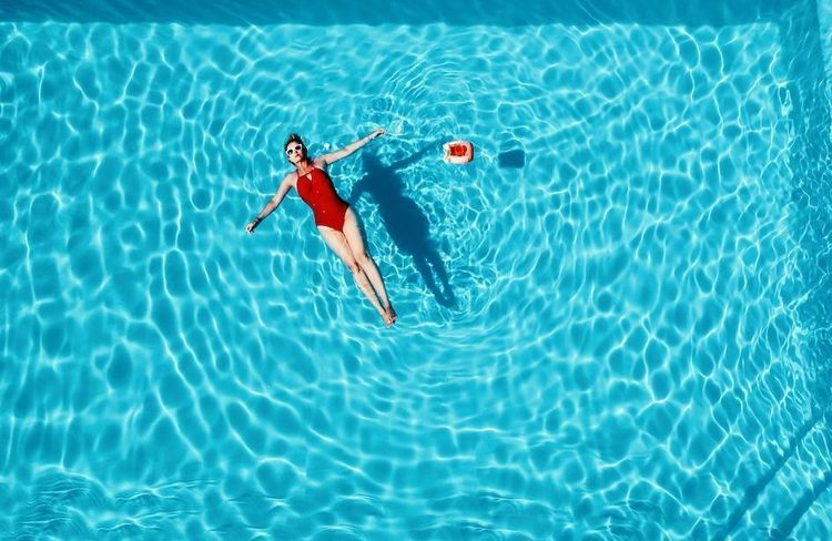 Pourquoi vous avez tout intérêt à muscler votre périnée dans l’eau cet été ?