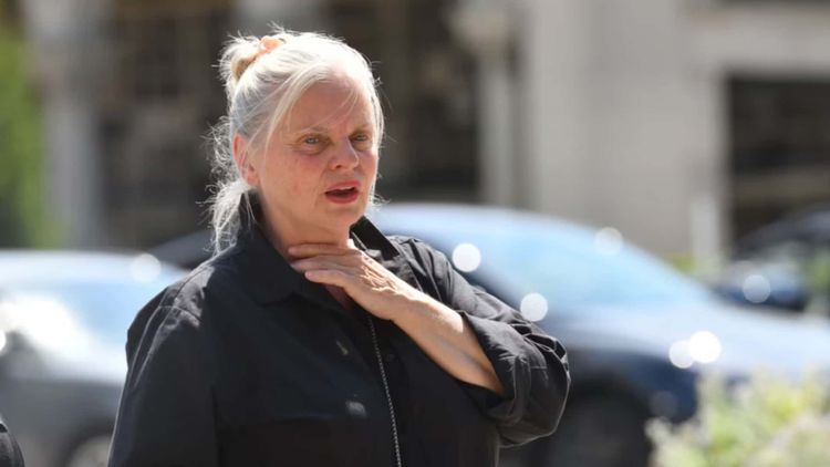 Obsèques de Guesch Patti : dix mois après son accident de la route, Isabelle Nanty est la seule célébrité à faire le déplacement