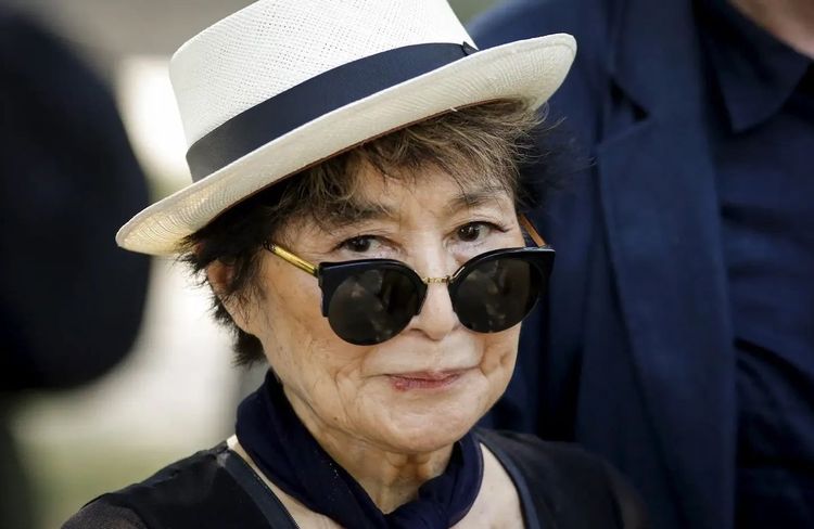 Yoko Ono : pourquoi elle a attaqué en justice un brasseur de bière du Finistère ?
