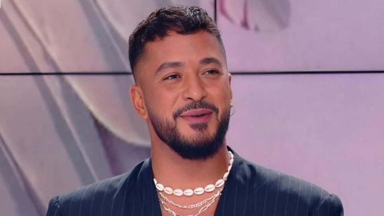 Violemment taclé par un fan après l’avoir déçu, Slimane monte au créneau : "L’être humain…"