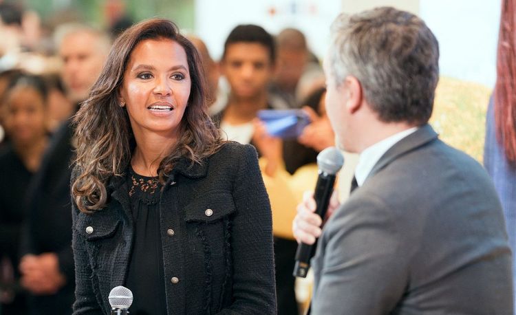 "Une grosse hypocrisie" : écoeurée, Karine Le Marchand (56 ans) s'en prend à un célèbre ministre