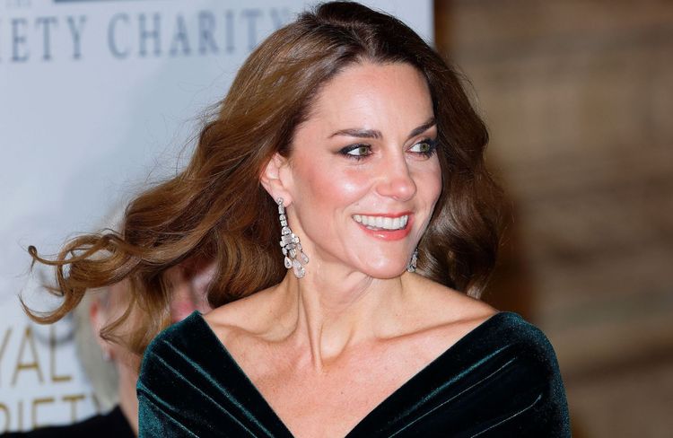 « Hair coordination » : cette formule simple et efficace pour accorder sa coiffure à son top
