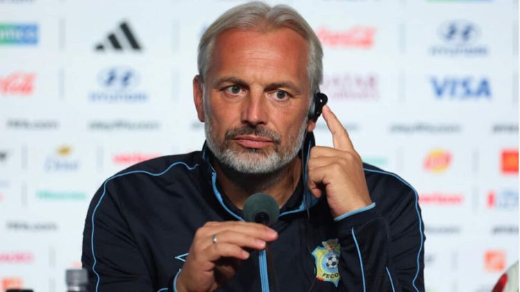 Coupe du monde 2026 : l’entraîneur français Sébastien Desabre apprend la mort de son père de la pire manière possible, la séquence lunaire !