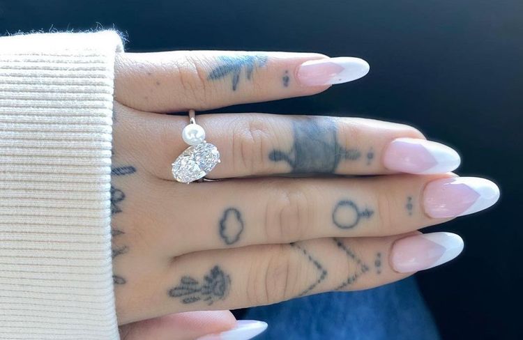 Bague à doubles pierres : la tendance bijou romantique qui séduit les célébrités