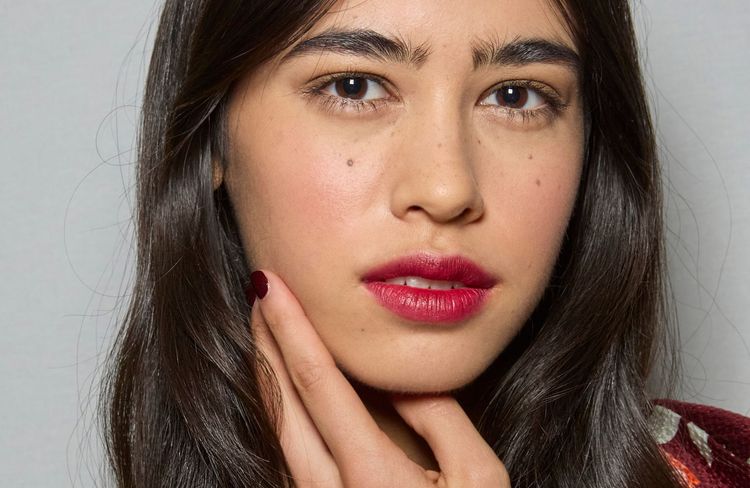 Chic et originale, cette manucure translucide va toutes nous séduire