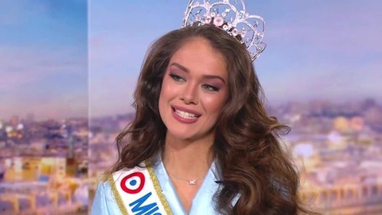 Hinaupoko Devèze (Miss France) et un "pocheton de beuh" dans un chalet à la montagne : "Je ne l'ai jamais caché", ce clip sulfureux de la Tahitienne avec un célèbre rappeur