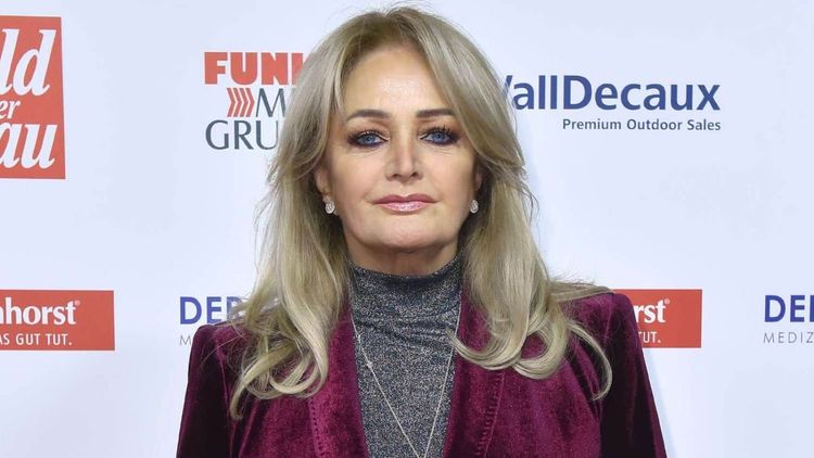 La chanteuse Bonnie Tyler placée dans un coma artificiel après avoir été opérée en urgence, tous les détails