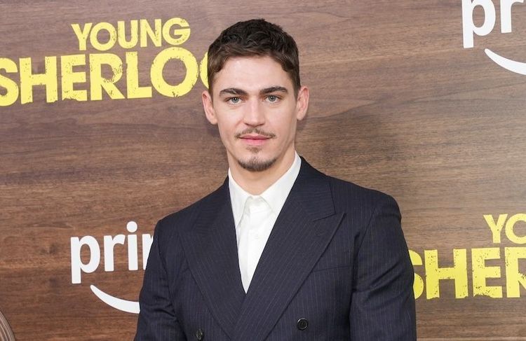 Qui est Hero Fiennes-Tiffin, le neveu de Ralph Fiennes à l’affiche de « Young Sherlock » ?