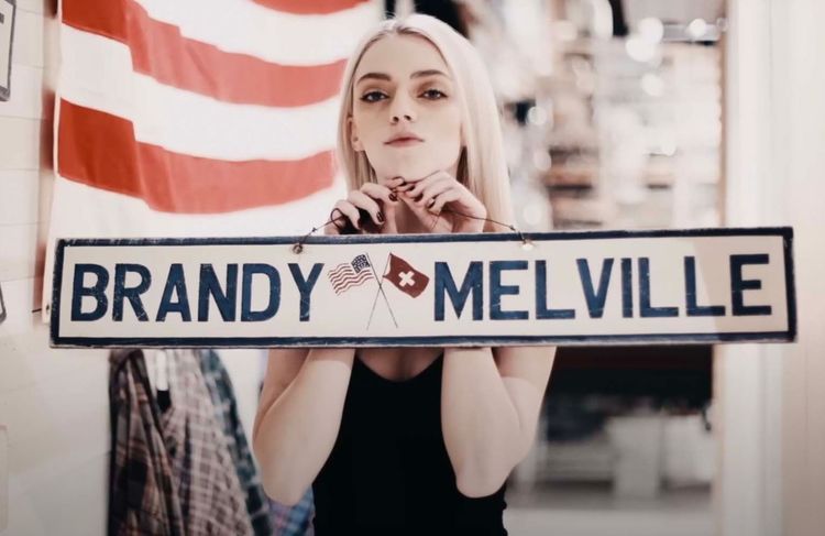 Racisme, grossophobie, agressions sexuelles… La face sombre de Brandy Melville, la marque adorée des ados