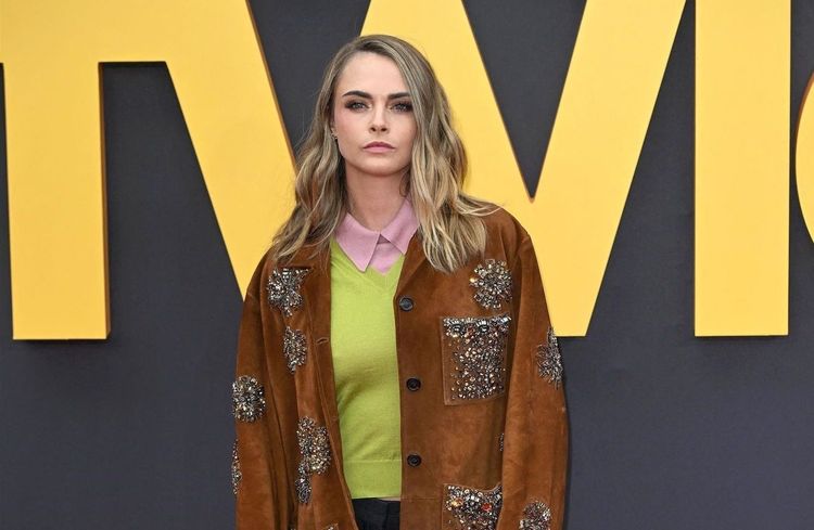 Cara Delevingne adopte déjà la veste la plus tendance de la rentrée 2024