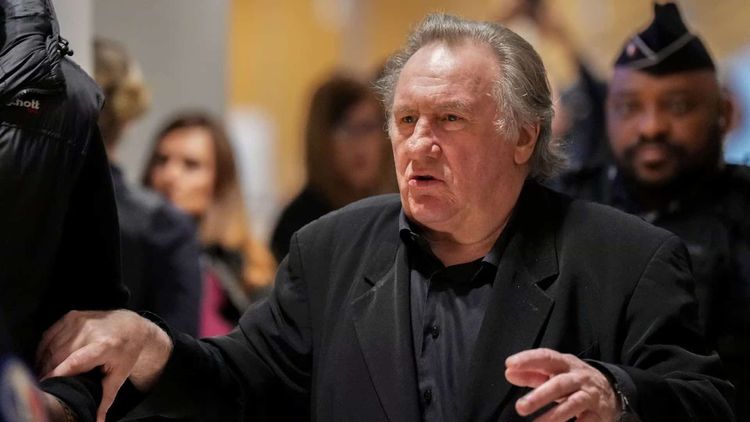 "Pouvez-vous décrire une agression sexuelle ?" : la réponse déconcertante de Gérard Depardieu à un avocat de l'accusation en plein procès