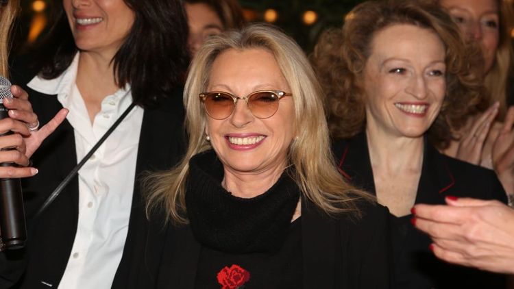 "Je suis incapable d'arrêter" : Véronique Sanson (75 ans) face à une addiction à haut risque