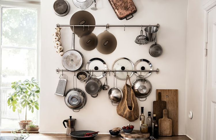 4 solutions de rangements de cuisine pratiques pour les couvercles