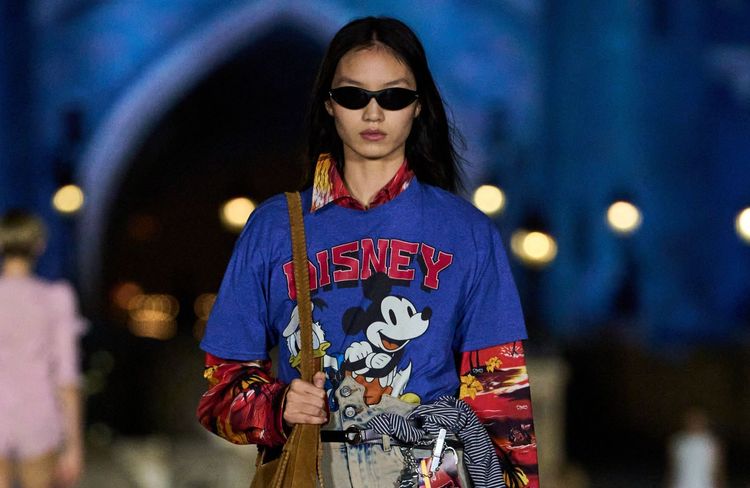 La drôle d’histoire derrière le T-shirt vintage Mickey aperçu au défilé Coperni