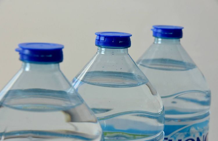 Pénurie d’eau Mont Roucous : quelles alternatives pour votre bébé ?
